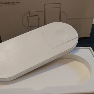 Wireless charger for Apple products